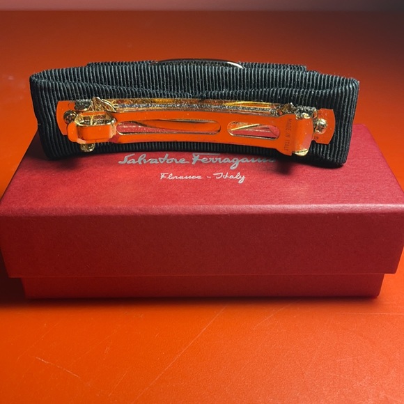 100% Authentic Ferragamo classic hair clip. - Picture 2 of 4